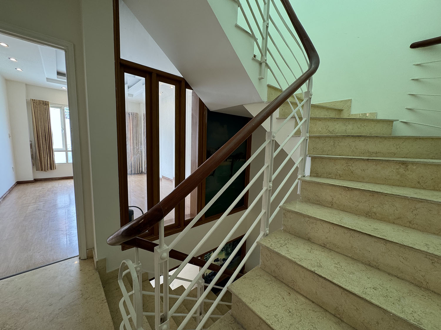 Nhà phố 3 lầu (DTKV: 4m x 15,5m=62m2) hẻm nhựa 8m khu kinh doanh sầm uất và người nước ở Lê Văn Sỹ